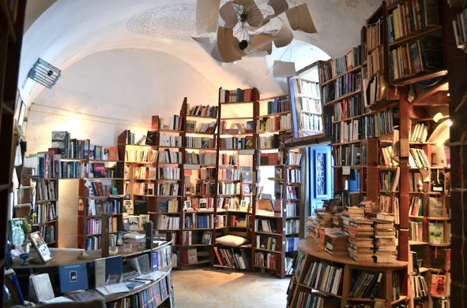 antlantis-bookshop-oia-santorini